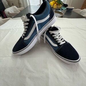 Van’s Old Skool men’s 10 comfy cush. Never worn!